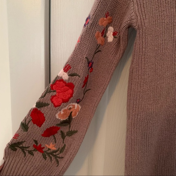 Floral Embroidered V Neck Sweater - Picture 3 of 4